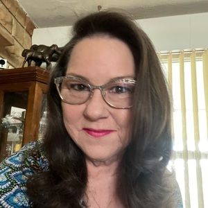 Meet your Posher, Cynthia